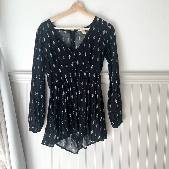 Forever 21 Small Black Diamond Print Boho Shorts Rayon Romper - Picture 1 of 6